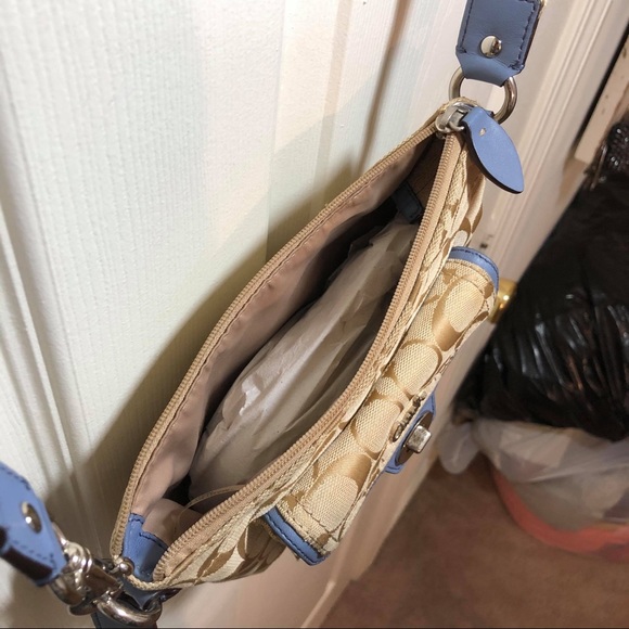 Coach Crossbody Purse with Turnlock - Picture 4 of 7